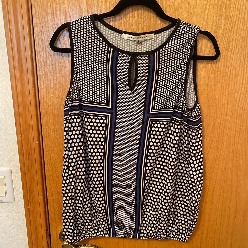Max studio large white & black circle sleeveless top